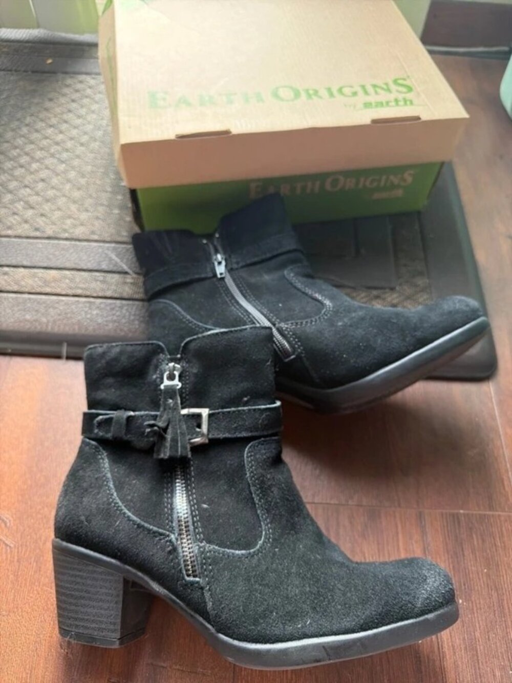 Earth Origins Tori 7204718WWSDE Womens Size US 7W Black Suede Ankle Booties